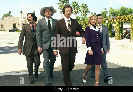 ANCHORMAN: LA LEGGENDA DI RON BORGOGNA, PAUL RUDD, DAVID KOECHNER, WILL FERRELL, CHRISTINA APPLEGATE, STEVE CARELL, 2004 Foto Stock