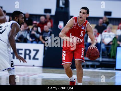 Nikolaos Zisis di Brose Bamberg durante il Gameday 9 del Basketball Bundesliga match tra Brose Bamberg e Science City Jena alla Brose Arena di Bamberg, Germania, il 25 novembre 2018. Brose Bamberg ha vinto 99:67. (Foto di Alexander Pohl/NurPhoto) Foto Stock