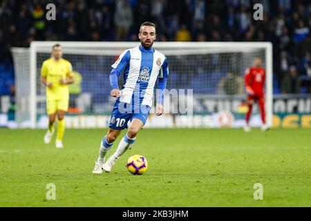 RCD Espanyol centrocampista Sergi Darder (10) durante la partita RCD Espanyol contro il Girona FC, per il round 13 della Liga Santander, suonato allo stadio RCD Espanyol il 25th novembre 2018 a Barcellona, Spagna. (Foto di Mikel Trigueros/Urbanandsport/NurPhoto) Foto Stock