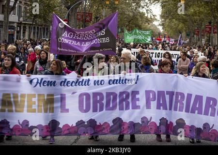 Migliaia di persone manifestano contro la violenza sessuale nella Giornata internazionale per l'eliminazione della violenza contro le donne il 25 novembre 2018 a Barcellona, Catalogna, Spagna (Foto di Miquel Llop/NurPhoto) Foto Stock