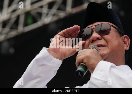 Prabowo Subianto, candidato presidenziale indonesiano del 2019, ha pronunciato un discorso sulla commemorazione del '212' per difendere l'Islam a Giacarta, Indonesia, il 2 dicembre 2018. 212 raduni tenutisi il 2 dicembre 2016 che chiedevano l'arresto del precedente governatore di Giacarta Basuki 'Ahok' Tjahaja Purnama sulle accuse di blasfemia. (Foto di Anton Raharjo/NurPhoto) Foto Stock