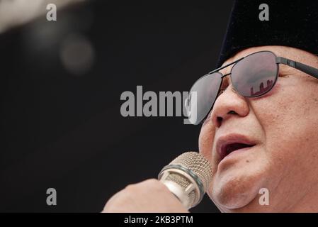 Prabowo Subianto, candidato presidenziale indonesiano del 2019, ha pronunciato un discorso sulla commemorazione del '212' per difendere l'Islam a Giacarta, Indonesia, il 2 dicembre 2018. 212 raduni tenutisi il 2 dicembre 2016 che chiedevano l'arresto del precedente governatore di Giacarta Basuki 'Ahok' Tjahaja Purnama sulle accuse di blasfemia. (Foto di Anton Raharjo/NurPhoto) Foto Stock