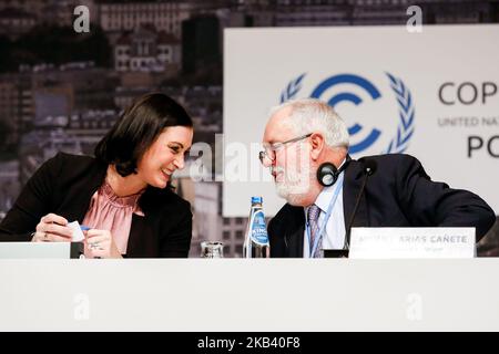 Elisabeth Köstinger, Ministro per la sostenibilità e il turismo dell’Austria e Muguel Arias Canete Commissario europeo per l’azione e l’energia in materia di clima, presenta la posizione dell’Unione europea durante la conferenza stampa durante la conferenza sul clima delle Nazioni Unite COP24 a Katowice, Polonia, 10 dicembre 2018. COP24 riunisce le parti della Convenzione quadro delle Nazioni Unite sui cambiamenti climatici (UNFCCC). (Foto di Dominika Zarzycka/NurPhoto) Foto Stock