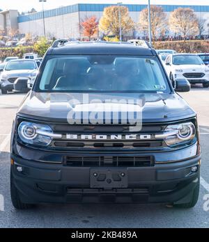 Un SUV Ford Bronco in vendita presso una concessionaria a Monroeville, Pennsylvania, USA Foto Stock
