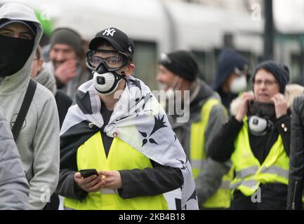 I giubbotti gialli di nuovo a Nantes, in Francia, il 29 dicembre 2018 per la legge 7 della loro mobilitazione. Circa 2000 giubbotti gialli dimostrati nel centro della città di Nantes per il settimo sabato consecutivo dal novembre 17. Sono scoppiate tensioni tra i manifestanti e la polizia. (Foto di Estelle Ruiz/NurPhoto) Foto Stock