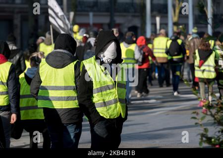 I giubbotti gialli di nuovo a Nantes, in Francia, il 29 dicembre 2018 per la legge 7 della loro mobilitazione. Circa 2000 giubbotti gialli dimostrati nel centro della città di Nantes per il settimo sabato consecutivo dal novembre 17. Sono scoppiate tensioni tra i manifestanti e la polizia. (Foto di Estelle Ruiz/NurPhoto) Foto Stock