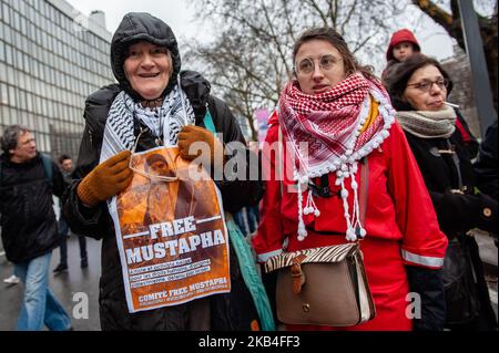 Gennaio 12th, Bruxelles. Circa 2500 persone hanno preso le strade di Bruxelles per protestare contro le politiche anti-migrazione del governo del primo ministro Charles Michel, del ministro degli interni Jan Jambon e dell'ex segretario di Stato per l'asilo Theo Francken. Con questa dimostrazione chiedono una condanna sistematica della violenza razzista, patriarcale e di polizia, la fine delle operazioni di polizia per fermare i migranti in luoghi pubblici o privati, la regolarizzazione di tutte le persone non documentate e l'apertura di corridoi umanitari per tutti i migranti che arrivano in Belgio. (Foto di Romy Arroyo Fernandez/NurPhoto) Foto Stock