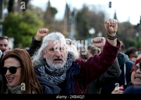 Insegnanti e studenti a contratto si sono dimostrati ad Atene, in Grecia, il 14 gennaio 2019. I sindacati degli insegnanti protestano contro il sistema di reclutamento governativo che prevede l’assunzione di 15,000 nuovi insegnanti nei prossimi tre anni chiedendo l’nomina permanente nelle scuole pubbliche. (Foto di Giorgos Georgiou/NurPhoto) Foto Stock