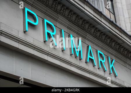 Negozio Primark su Oxford Street, Londra Inghilterra Regno Unito Regno Unito Foto Stock