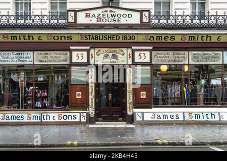 Negozio di ombrello James Smith & Sons a Hazelwood House, New Oxford Street, Londra Inghilterra Regno Unito Foto Stock