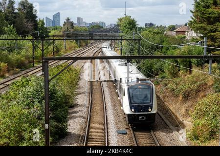 Un treno della linea Elizabeth a Londra, Inghilterra, Regno Unito Foto Stock