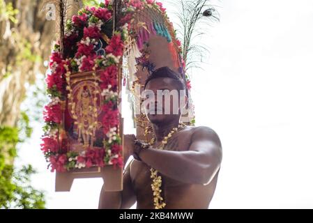 I devoti indù partecipano al festival di Thaipusam alle grotte di Batu, Kuala Lumpur, Malesia, il 20 gennaio 2019 (Foto di Oleksandr Rupeta/NurPhoto) Foto Stock