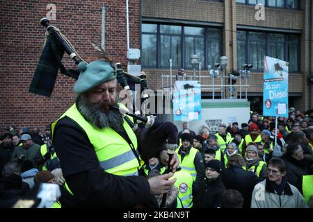 I manifestanti protestano contro il divieto di guidare veicoli diesel a Stoccarda, in Germania, il 19 gennaio 2019. (Foto di AB/NurPhoto) Foto Stock