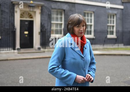 Segretario generale del Congresso dell'Unione commerciale, Frances o'Grady arriva al 10 di Downing Street per colloqui con il primo ministro Theresa May, parla ai media al 10 di Downing Street, Londra il 24 gennaio 2019. La Gran Bretagna è stata in uno stato di sconvolgimento politico da quando la scorsa settimana il parlamento ha respinto l’accordo di ritiro negoziato dal primo ministro Theresa May con l’UE, lasciando il Regno Unito in rotta per un “no-deal” Brexit il 29 marzo. La crisi politica di Londra si presenta in un contesto di crescente malessere economico, con i leader aziendali che mettono in guardia i politici sugli effetti dell’incertezza Brexit. (Foto Foto Stock