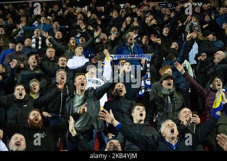 I fan di Leeds festeggiano la vittoria del campionato Sky Bet tra Rotherham United e Leeds United al New York Stadium di Rotherham sabato 26th gennaio 2019. (Foto di Mark Fletcher/NurPhoto) Foto Stock