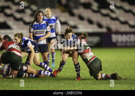 Linzi Taylor di Darlington Mowden Park Sharksand Claire Hutchinson di Firwood Waterloo in azione durante l'incontro Tyrells Premier 15s tra Darlington Mowden Park Sharks e Firwood Waterloo alla Northern Echo Arena di Darlington, Regno Unito, sabato 26 gennaio 2019. (Foto di MI News/NurPhoto) Foto Stock