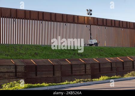 Il muro di confine degli Stati Uniti ovest se il confine di San Ysidro attraversamento a San Diego, CA. Credit-John Fredricks (Foto di John Fredricks/NurPhoto) Foto Stock