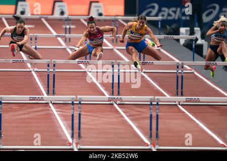 Da sinistra a destra: Luca Kozak (Hun), Andrea Ivancevic (Cro), Hanna Plotitsyna (Ukr), Karolina Koleczek (Pol) si sfidano in 60m Hurdles durante l'Athletics Indoor Meeting di Parigi 2019, presso l'AccorHotels Arena (Bercy) di Parigi, Francia, il 27 gennaio 2019. Il Meeting de Paris Indoor è uno dei 16 eventi che compongono la serie European Athletics Indoor Permit Meeting. Cinque di loro si svolgono in Francia e la serie si svolge fino al 24 febbraio con l'All Star Perche a Clermont-Ferrand, meno di una settimana prima dell'inizio dei campionati europei di atletica indoor di Glasgow 2019. (Foto di Mic Foto Stock