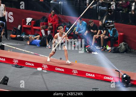 Kevin Mayer (fra) gareggia in pole vault durante l'Athletics Indoor Meeting di Parigi 2019, presso l'AccorHotels Arena (Bercy) di Parigi, in Francia, il 27 gennaio 2019. Il Meeting de Paris Indoor è uno dei 16 eventi che compongono la serie European Athletics Indoor Permit Meeting. Cinque di loro si svolgono in Francia e la serie si svolge fino al 24 febbraio con l'All Star Perche a Clermont-Ferrand, meno di una settimana prima dell'inizio dei campionati europei di atletica indoor di Glasgow 2019. (Foto di Michel Stoupak/NurPhoto) Foto Stock