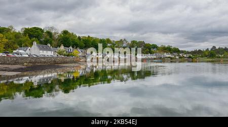 Scozia, Wester Ross, Highland. Plockton Village e zona del porto Foto Stock