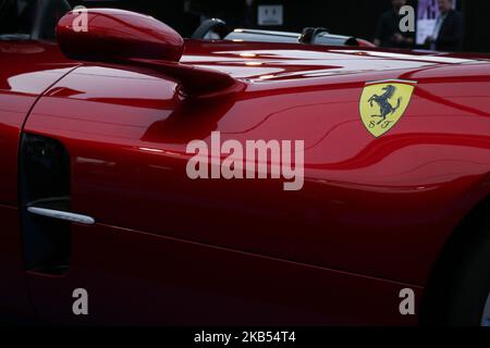 Una supercar Ferrari Monza SP1 è esposta durante la giornata stampa della fiera concept-car 2019 e del design automobilistico a Parigi il 30 gennaio 2019. Le più recenti concept-car e supercar sono esposte nel corso della giornata stampa della fiera di concept-car 2019 e del design automobilistico a Parigi il 30 gennaio 2019. I più grandi designer del mondo che espongono a Parigi, nella tradizione dell'alta Couture, i loro modelli più belli, vere opere e fonti di ispirazione per l'automobile di domani. (Foto di Michel Stoupak/NurPhoto) Foto Stock