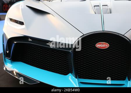 Una supercar Bugatti Divo è esposta durante la giornata stampa della fiera concept-car 2019 e del design automobilistico a Parigi il 30 gennaio 2019. Le più recenti concept-car e supercar sono esposte nel corso della giornata stampa della fiera di concept-car 2019 e del design automobilistico a Parigi il 30 gennaio 2019. I più grandi designer del mondo che espongono a Parigi, nella tradizione dell'alta Couture, i loro modelli più belli, vere opere e fonti di ispirazione per l'automobile di domani. (Foto di Michel Stoupak/NurPhoto) Foto Stock