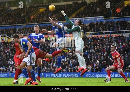 Il portiere della città di Birmingham Lee Camp (1) ha puntato la palla in chiaro durante la partita del campionato Sky Bet tra Birmingham City e Nottingham Forest a St Andrews a Birmingham, Regno Unito, sabato 2 febbraio 2019. (Foto di MI News/NurPhoto) Foto Stock