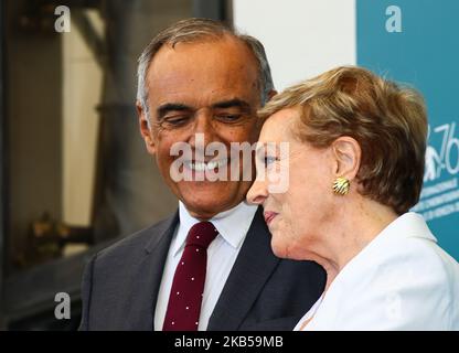 Alberto Barbera e Dame Julie Andrews sono presenti alla fotocellula "Leone d'oro per la vita" durante il 76th° Festival del Cinema di Venezia, il 03 settembre 2019 a Venezia. (Foto di Matteo Chinellato/NurPhoto) Foto Stock