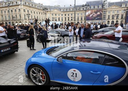 In occasione di 110 anni di Bugatti, 23 proprietari di Chiron e Veyron viaggiano attraverso la Francia fino al loro stabilimento di assemblaggio a Molsheim. Qui le vetture hanno riunito Place Vendome a Parigi, in Francia, il 29 agosto 2019. (Foto di Mehdi Taamallah/ Nurphoto) Foto Stock