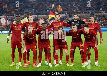 Roma, Italia. 03rd Nov 2022. I giocatori Rom si posano per le foto prima dell'inizio della partita di calcio Europa League Group C tra Roma e Ludogorets allo stadio Olimpico di Roma, Roma, Italia, 2 novembre 2022. Roma ha vinto 3-1 per partecipare al round di 16 play-off. Credit: Riccardo De Luca - Update Images/Alamy Live News Foto Stock