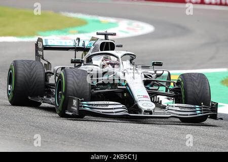 Lewis Hamilton guida la Mercedes AMG Petronas Motorsport (44) in pista durante le prove di gara per il Gran Premio d'Italia di Formula uno all'Autodromo di Monza il 6 settembre 2019 a Monza. (Foto di Emmanuele Ciancaglini/NurPhoto) Foto Stock