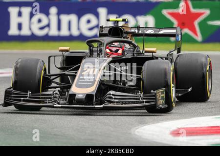 Kevin Magnussen guida il (20) Rich Energy Haas F1 Team in pista durante le prove di gara per il Gran Premio d'Italia di Formula uno all'Autodromo di Monza il 6 settembre 2019 a Monza. (Foto di Emmanuele Ciancaglini/NurPhoto) Foto Stock