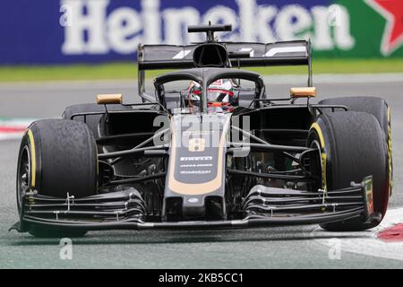 Romain Grosjean alla guida del (8) Rich Energy Haas F1 Team in pista durante le prove di gara per il Gran Premio d'Italia di Formula uno all'Autodromo di Monza il 6 settembre 2019 a Monza. (Foto di Emmanuele Ciancaglini/NurPhoto) Foto Stock