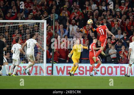 Gareth Bale of Wales segna con un titolo durante la partita di qualificazione UEFA Euro 2020 Group e tra Galles e Azerbaigian al Cardiff City Stadium di Cardiff venerdì 6th settembre 2019. (Foto di Jeff Thomas/MI News/NurPhoto) Foto Stock