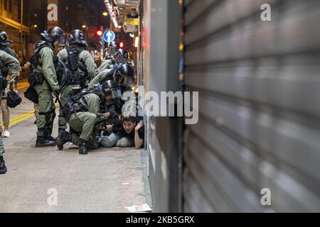 Riot Police are seen arresting a Protester in Hong Kong on September 8, 2019, Protester march from Charter Garden to the US Consulate in Hong Kong calling for support. (Photo by Vernon Yuen/NurPhoto) Stock Photo