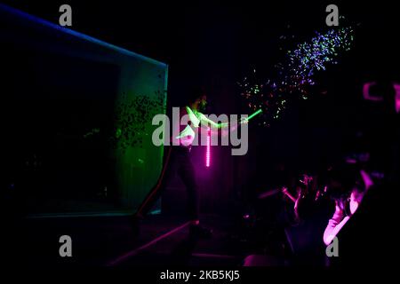 Cantanti e chitarrista britannico The S.L.P. (Vero nome Sergio Pizzorno) suona dal vivo alla Earth Hackney di Londra, il 9 settembre 2019. La S.L.P. è il progetto solista del chitarrista e compositore Kasabian Sergio Pizzorno. (Foto di Alberto Pezzali/NurPhoto) Foto Stock