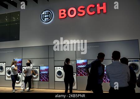 Visitatori di Bosch boot durante la fiera internazionale dell'elettronica e dell'innovazione IFA di Berlino il 11 settembre 2019. (Foto di Emmanuele Contini/NurPhoto) Foto Stock