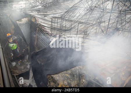 Due incendi sono stati registrati a Città del Messico, dove i vigili del fuoco sono venuti al sito per controllarlo. Il primo nel centro della città, dove un dipartimento di un edificio ha preso fuoco. Il secondo nella parte orientale della città, dove un negozio di ornamenti natalizi ha preso fuoco. Settembre 12th. 2019. Jair Cabrera/Nurphoto (Foto di Jair Cabrera/Nurphoto) Foto Stock