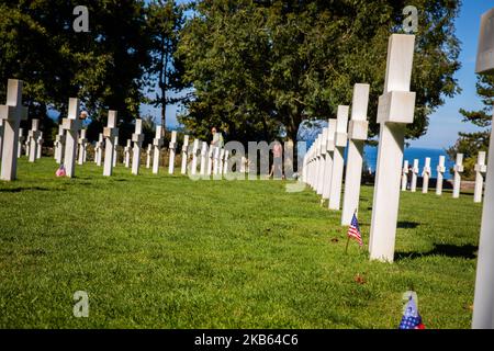 Una vista delle croci al cimitero americano Normandia il 15 settembre 2019 vicino Colleville-sur-Mer, Francia. Il cimitero americano della Normandia contiene le tombe di oltre 9.600 soldati americani uccisi il D-Day e nella Battaglia di Normandia. (Foto di Salvatore Romano/NurPhoto) Foto Stock