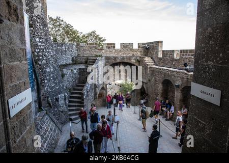 Una vista di Mont Saint-Michel, Francia, il 16 settembre 2019. Mont Saint-Michel è uno dei siti più visitati della Francia, con oltre 3 milioni di visitatori all'anno. Mont Saint-Michel e la sua baia riconosciuta come patrimonio dell'umanità dell'UNESCO. (Foto di Salvatore Romano/NurPhoto) Foto Stock