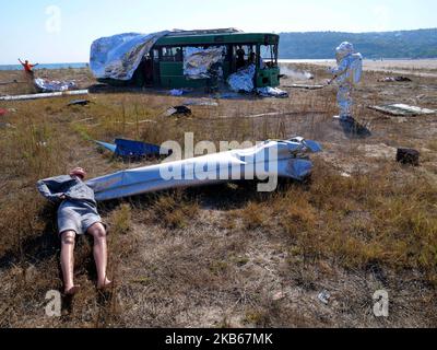 Pompieri bulgari, guardie della difesa civile, forze della Marina controllo del traffico aereo datori di lavoro e altri perssonel partecipano a un incidente aereo in caso di disastro sulla costa vicino alla città del Mar Nero di Varna, ad est della capitale bulgara Sofia, il 19 settembre 2019. Causato da motivi sconosciuti per l'esercizio un autobus sono stati utilizzati invece un aereo fuori servizio. Il paese balcanico ha aderito all'Unione europea nel 2007 e ora è ancora il paese più povero dell'Unione. (Foto di Impact Press Group/NurPhoto) Foto Stock