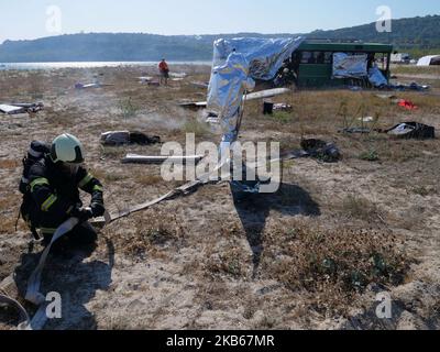 Pompieri bulgari, guardie della difesa civile, forze della Marina controllo del traffico aereo datori di lavoro e altri perssonel partecipano a un incidente aereo in caso di disastro sulla costa vicino alla città del Mar Nero di Varna, ad est della capitale bulgara Sofia, il 19 settembre 2019. Causato da motivi sconosciuti per l'esercizio un autobus sono stati utilizzati invece un aereo fuori servizio. Il paese balcanico ha aderito all'Unione europea nel 2007 e ora è ancora il paese più povero dell'Unione. (Foto di Impact Press Group/NurPhoto) Foto Stock