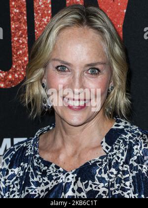 BEVERLY HILLS, LOS ANGELES, CALIFORNIA, USA - 19 SETTEMBRE: Sharon Stone arriva al Los Angeles Premiere of Roadside Attraction 'Judy' tenuto al Samuel Goldwyn Theater presso l'Accademia delle Arti e delle Scienze del movimento il 19 settembre 2019 a Beverly Hills, Los Angeles, California, Stati Uniti. (Foto di Xavier Collin/Image Press Agency/NurPhoto) Foto Stock
