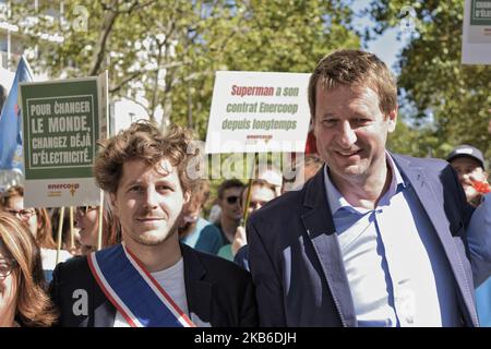 Europa Ecologie Les Verts (EELV) membro del parlamento europeo Yannick Jadot (R) partecipa a una protesta durante lo sciopero globale sul clima del 20 settembre 2019 a Parigi, Francia. (Foto di Daniel Pier/NurPhoto) Foto Stock