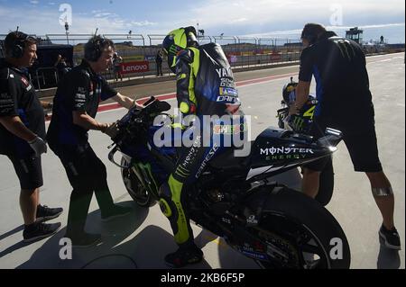 Valentino Rossi (46) d'Italia e Monster Energy Yamaha MotoGP praticano 'bandiera a bandiera' durante le qualifiche del Gran Premio Michellin de Aragon del campionato mondiale di MotoGP al Motorland Aragon Circuit il 21 settembre 2019 ad Alcaniz, Spagna. (Foto di Jose Breton/Pics Action/NurPhoto) Foto Stock