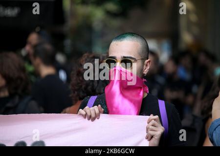 Manifestazione di protesta da parte dei membri di LGBTQ e di altri attivisti un anno dall'assassinio dell'attivista gay Zak Kostopoulos ad Atene, in Grecia, il 21 settembre 2019. Zak Kostopoulos è stato linciato a morte dal proprietario di una gioielleria e di un passeggero durante un tentativo di rapina nel centro di Atene il 21 settembre 2018. Amnesty International ha chiesto un'indagine trasparente. (Foto di Giorgos Georgiou/NurPhoto) Foto Stock