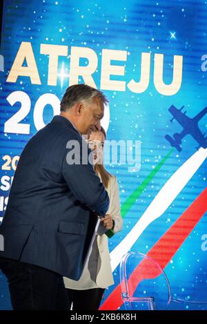 ROMA, ITALIA - il 21 settembre il primo Ministro ungherese Viktor Orban, partito, saluta il leader italiano Giorgia Meloni in occasione dell'incontro politico annuale Atreju 2019 organizzato dal partito di destra a Roma, ON. 21 settembre 2019 a Roma. (Foto di Andrea Ronchini/NurPhoto) Foto Stock