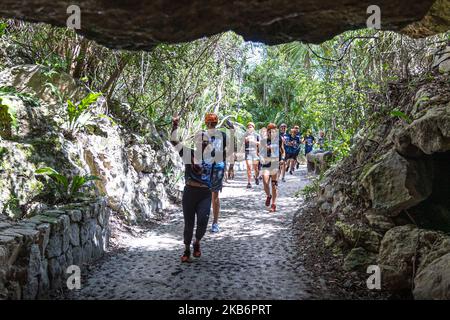 Le persone sono viste partecipare durante la gara di Xplor Bravest Evolution al parco Xcaret il 22 settembre 2019 a Cancun, Messico (Photo by Eyepix/NurPhoto) Foto Stock