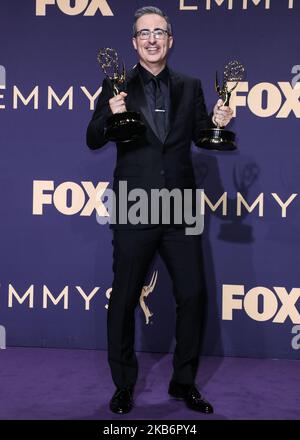 LOS ANGELES, CALIFORNIA, USA - SETTEMBRE 22: John Oliver si presenta nella sala stampa ai Primetime Emmy Awards 71st che si tengono presso Microsoft Theater L.A. Live on September 22, 2019 a Los Angeles, California, Stati Uniti. (Foto di Xavier Collin/Image Press Agency/NurPhoto) Foto Stock