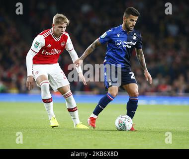 L-R Emile Smith Rowe of Arsenal and Nottingham Forest's Tiago Silva durante la Carabao Cup Third Round tra Arsenal e Nottingham Forest allo stadio Emirates , Londra, Inghilterra il 24 settembre 2019. (Foto di Action Foto Sport/NurPhoto) Foto Stock